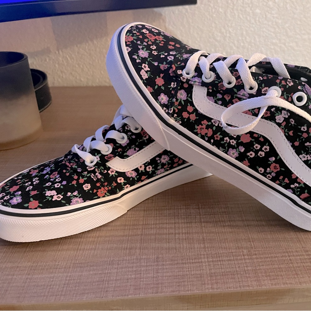 Vans - Picture 1 of 1